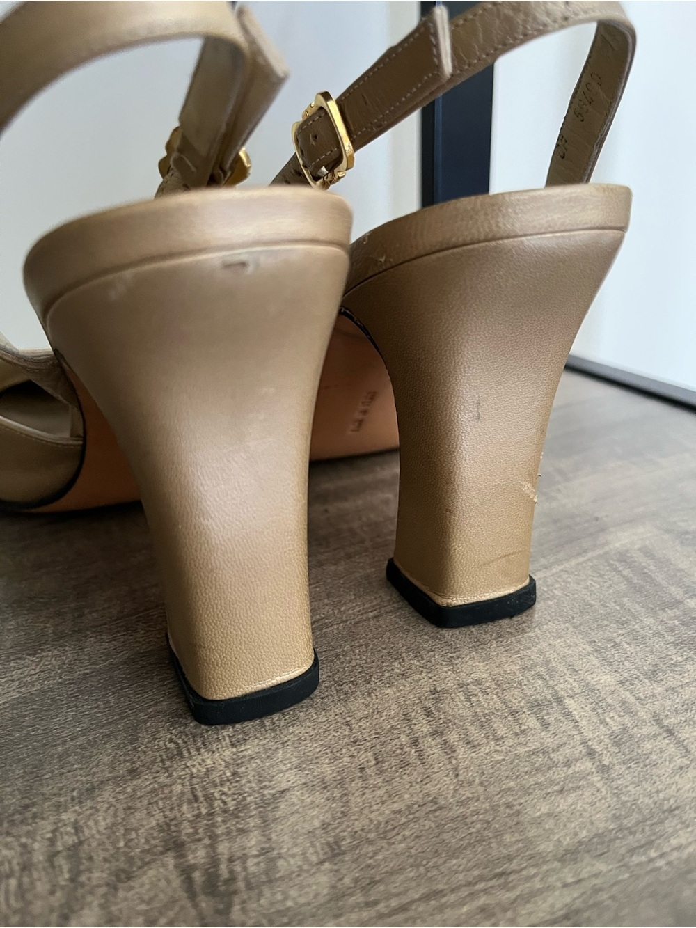 Salvatore Ferragamo Gold Tone Leather Slingback Heels Shoes Size 8 - Picture 13 of 16